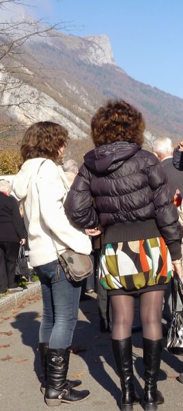 Parmi la foule nombreuse en ce 11-11-11 à Faverges, bel anticlinal perché