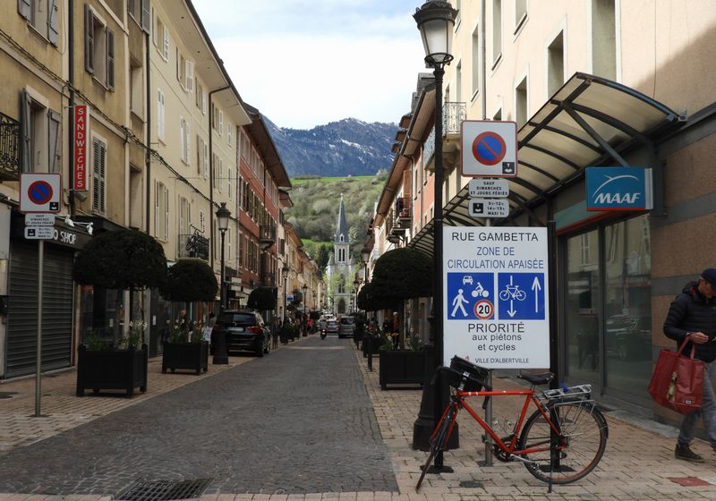 La rue Gambetta à Albertville est contre cyclable