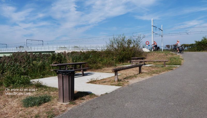 Arrivée sur ViaRhôna, au Nord de Valence, Pont sur Isère