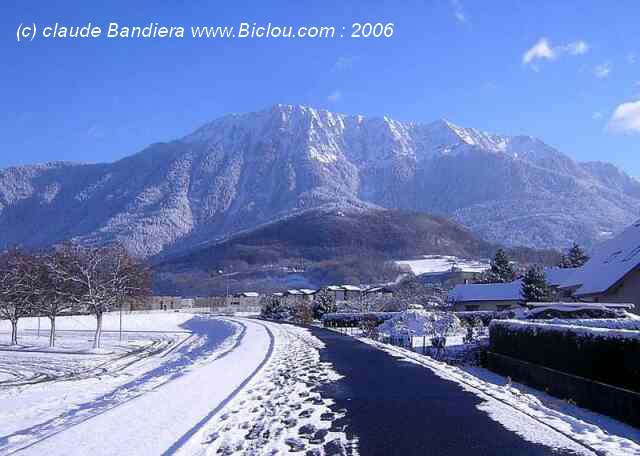 La piste cyclable et Faverges enneigées en 2006