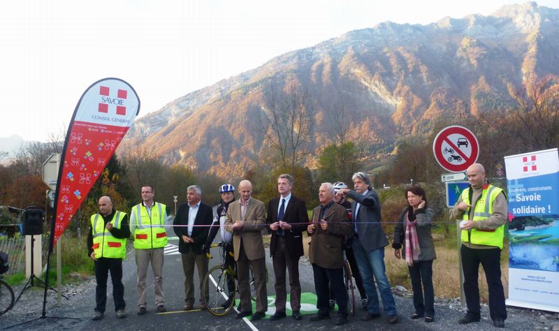 Inauguration en grande pompe (de vélos bien sur ..) ; de la piste cyclable à Ugine, en 2010