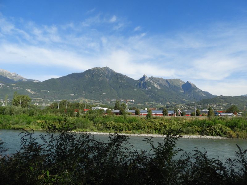 Sortie d'Albertville le long de l'Isère en vue des Bauges col de Tamie la belle étoile et la dent de Cons