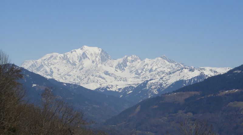 Le Mont-Blanc vu du collet de Tamie, ya encore de la neige en .. 2021