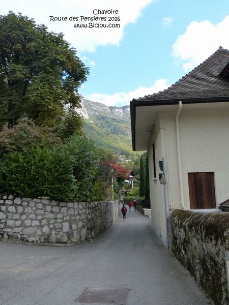 La route des pensières, passage cycliste ? pas d'interdiction, mais roulons au pas ..