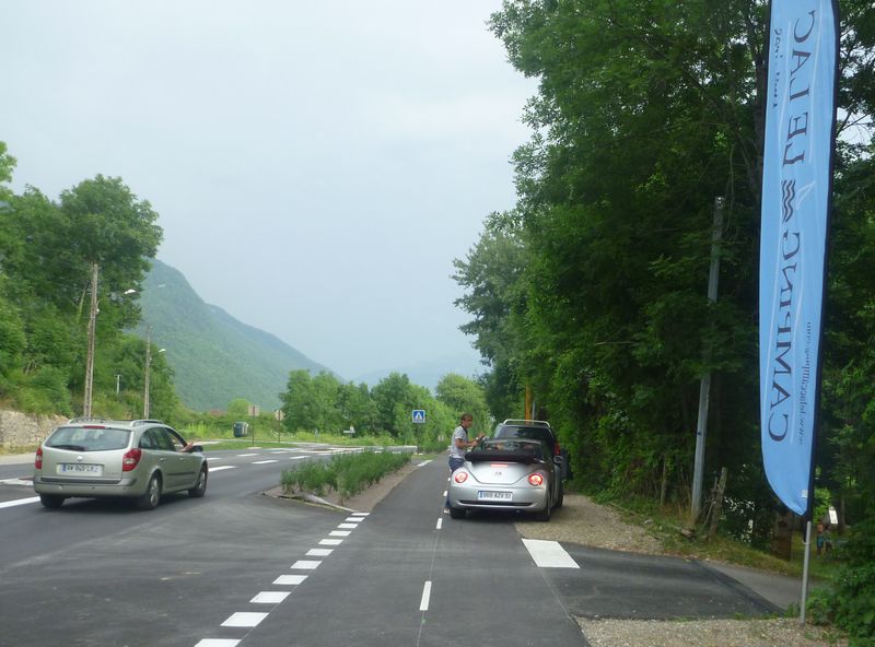 Angon 2011 : voie dite verte , les voitures ont vite vues que cette zone était intéressante..