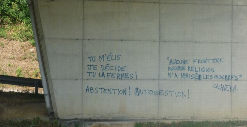 Lu en passant sous un pont le long du canal en 2010 : tu m'élis je décide tu la fermes
