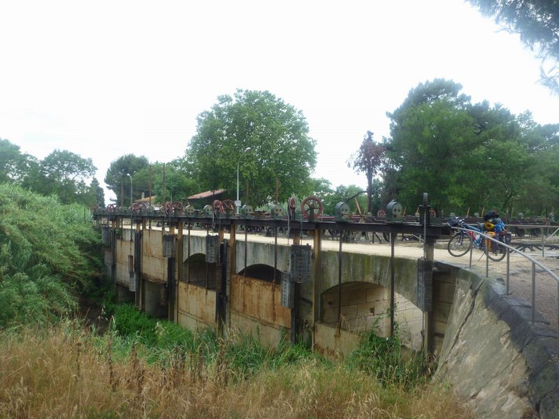 Ecluse prés de Agde sur le canal du midi en 2010