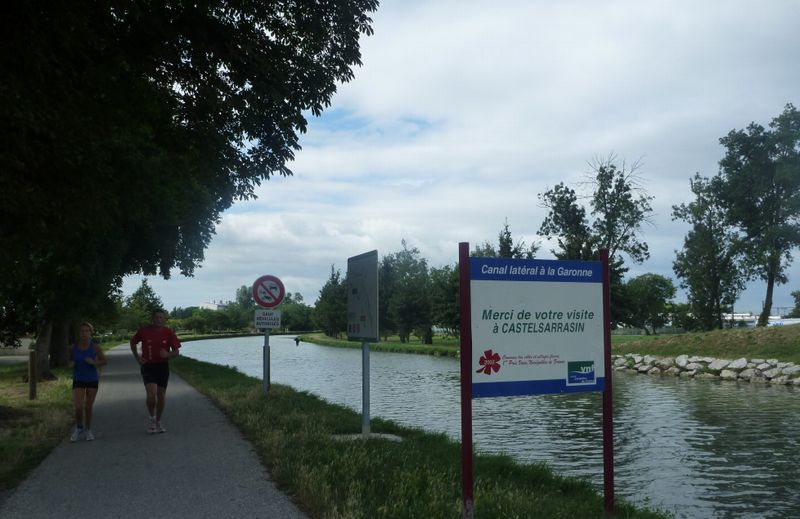 Goudron sur la piste cyclable du canal à castelsarrasin en 2010