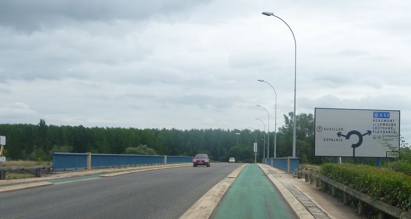 Beau passage cyclable sur pont comme on aimerait en voir plus souvent