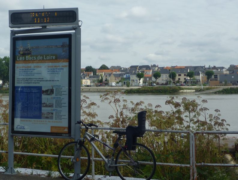 Stop, bac obligatoire en bord de Loire en 2010 sur l'Euro vélo Six
