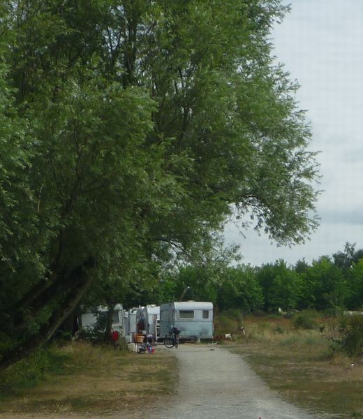 La voie verte passage au milieu d'un camp de Roms