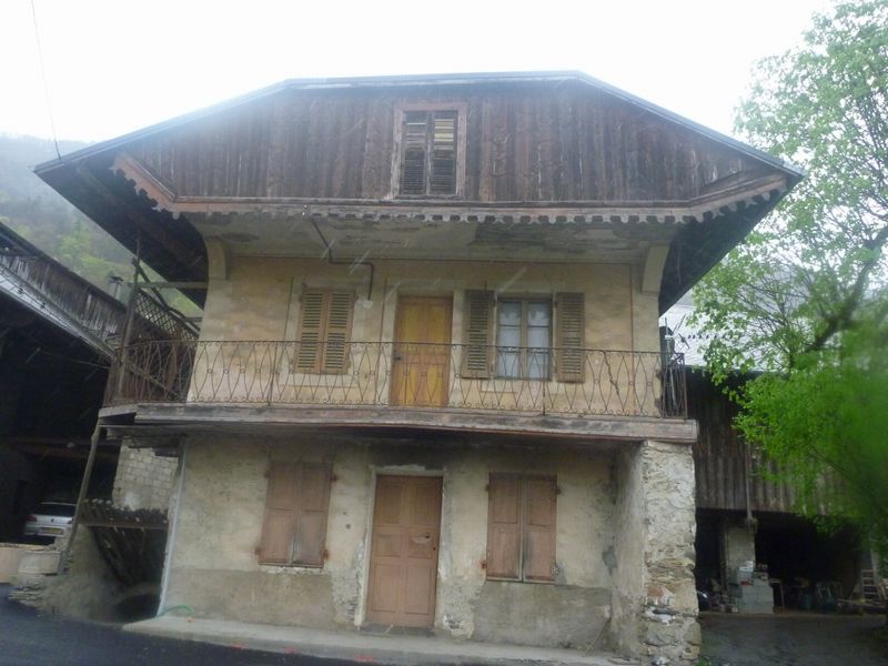 Maison ancienne sur le route des Villards entre Chamoux et la Rochette en 2011