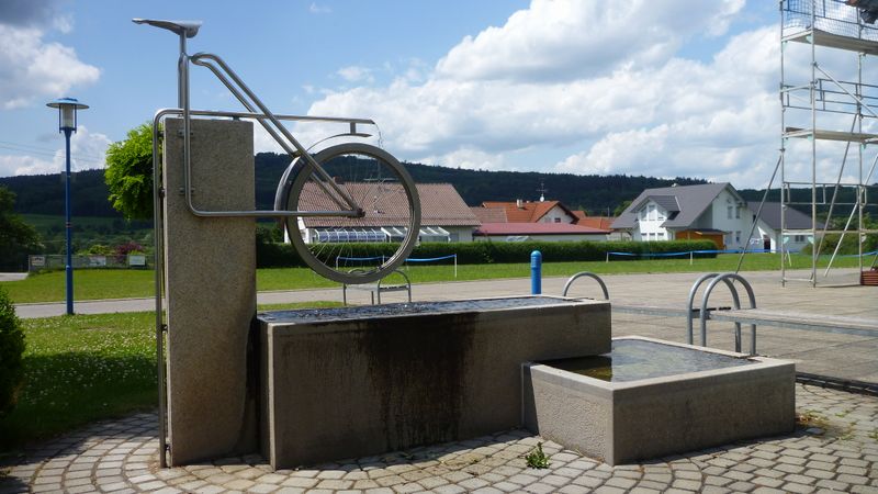 Roue bicyclette actionnée par la fontaine en 2012