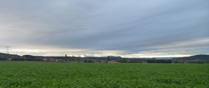 Les monts de l'archèche, vue de la Drôme en 2012, en toile de fond ne disent rien qui vaille..