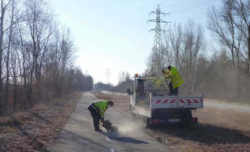 La voie verte viarhôna au niveau avant Sablons, est défoncée sur 5 km comme ses concepteus