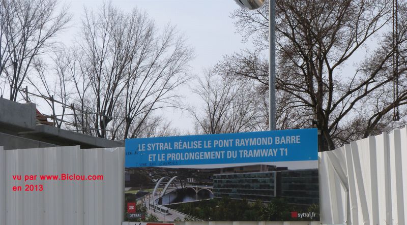 Le Sytral réalise le pont Raymond barre à Lyon en 2013, vu par le Biclou