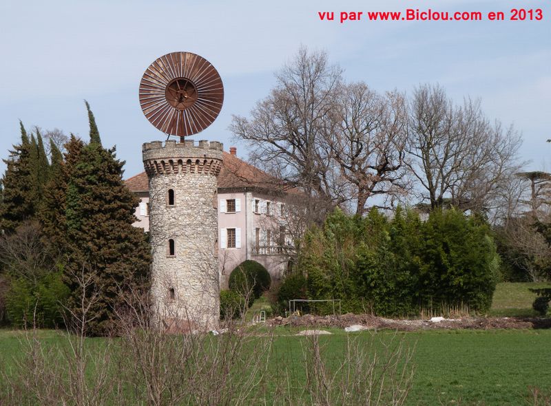 Ancienne éolienne : moulin à vent dans la vallée du Rhône : Le Pouzin en 2013