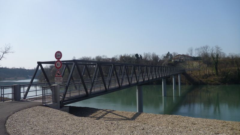 Passerelle de .. enjamble l'isère par via-pre-alpina 2014