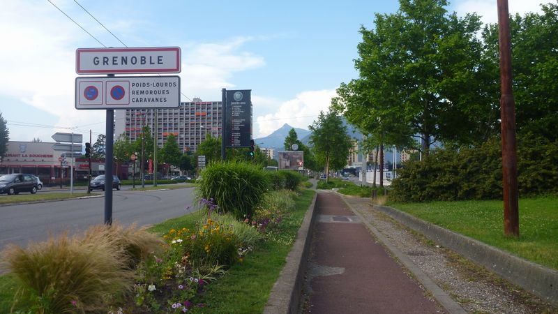 Piste dite cyclable de Pont de Claix à Grenoble en 2014