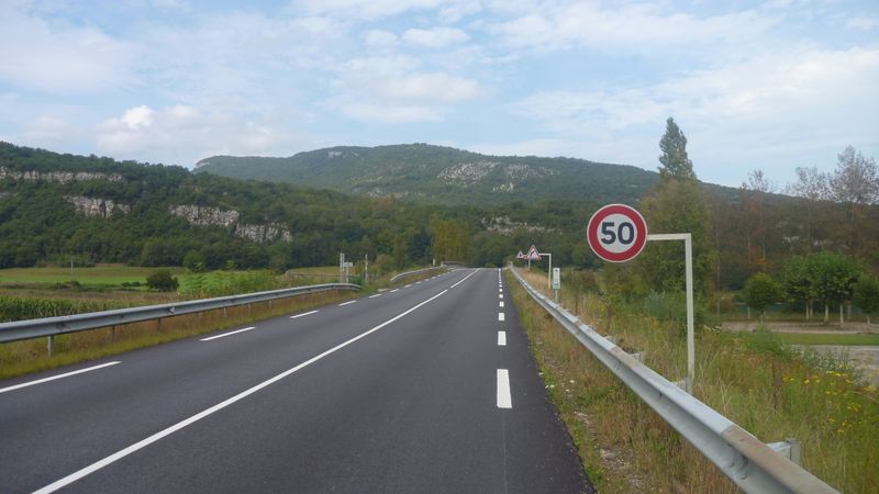 Sur Viarhôna : Murs et Gélinieux ; route refaite en 2014 bien, mais zauraient pu mieux faire non ?