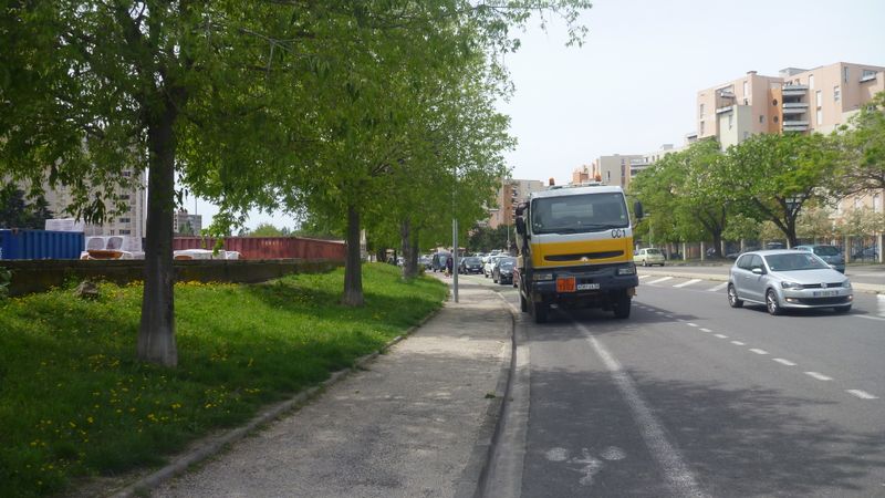 Voici les bandes dites cyclables de Arles en mai 2015
