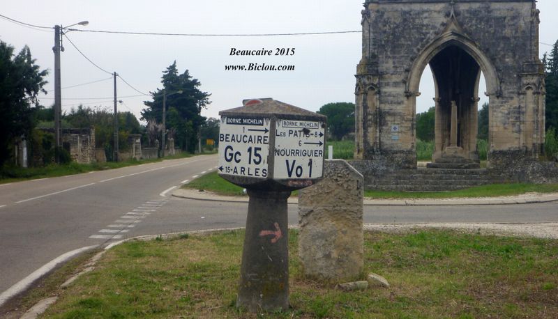 Beaucaire sortie 2015 : A droite toute, route dite chemin de Beauvoir 
