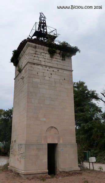Télegraphe de chappe ou eolienne à saint etienne des sorts, se dégrade, porte disparue en 2016 ?