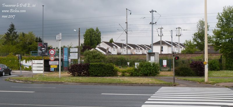 La véloroute du Val de Seine, à st etienne du Rouvray, propose ici de traverser la D 18 E