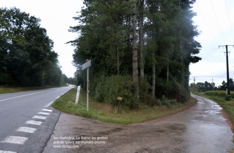 La Balme les Grottes ; route et chemin du bas