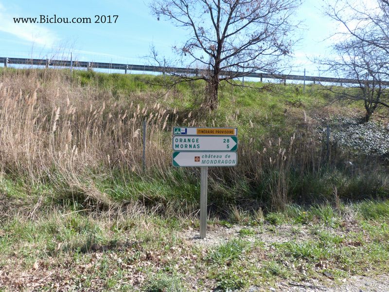 Balisage ViaRhôna Côté Rhône EST Mornas Orange en mars 2017 .. en cours ..