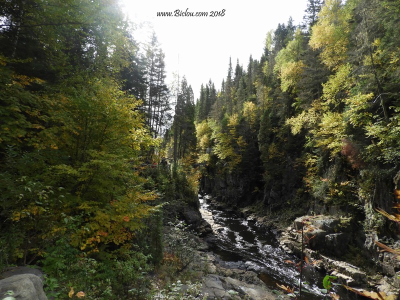 Le canyon de la rivière à Mars