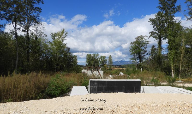 les travaux de la passerelle virignin - la balme sont stoppés cause blême technique .. 