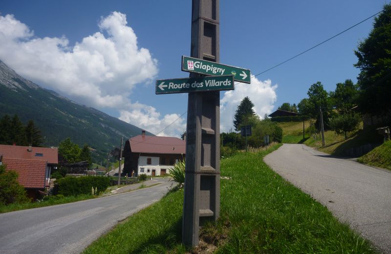 Nous arrivons bien de la route des villards ; Glapigny ! non merci, une bosse assassine ..