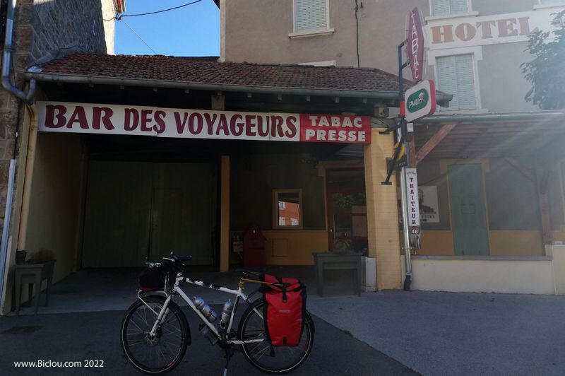 Le bar des voyageurs, désormais, est déserté par les voyageurs