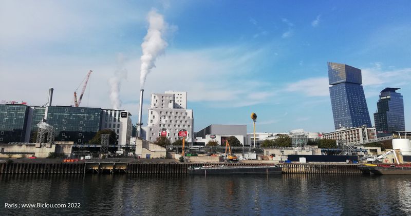 Paris : le long de la Seine, sud-est ; quartier zone industrieuse ..