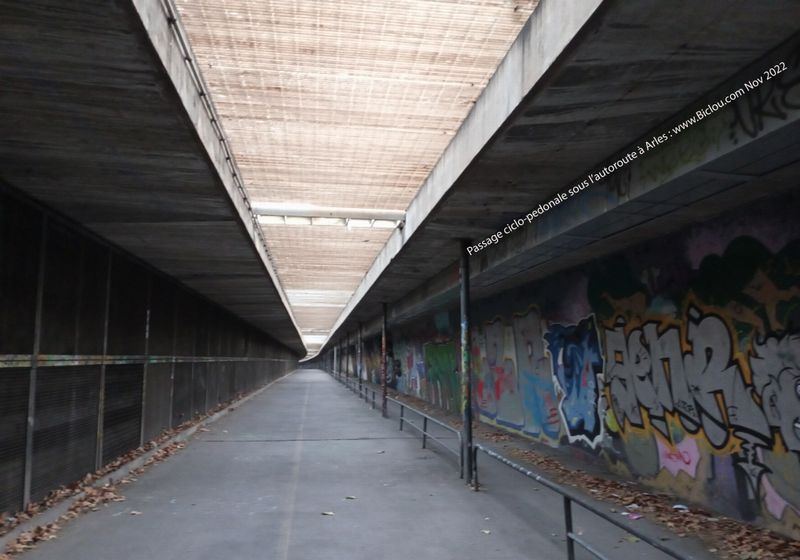 Passage ciclo-pedonale à Arles sous la Rn 113