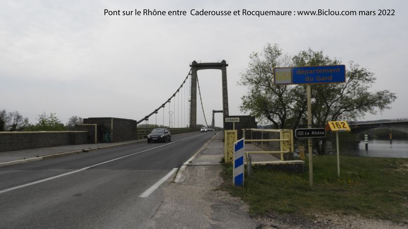 Pont sur le Rhône, presque cyclable, à Roquemaure - Caderousse