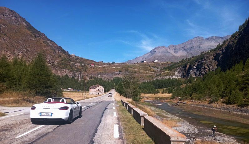 Un petit replat et le col du Mont Cenis est là haut .. après le barrage
