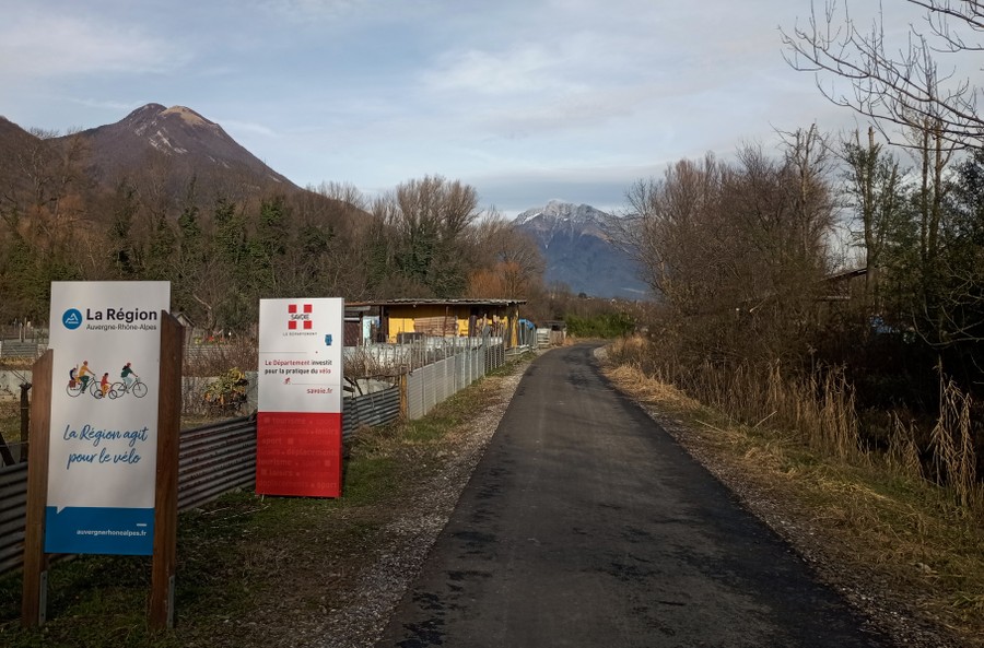 La Vélo-route dite ; V-62 , à Montmélian vers Albertville