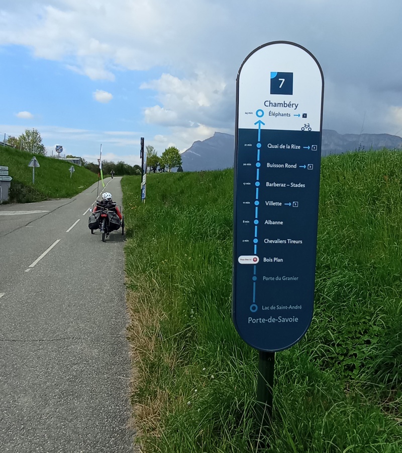 Balisage cycliste entre lac de saint André et Chambéry (sur la vélo-route dite V-63)