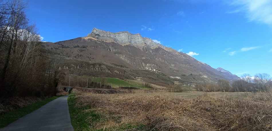 En Combe de Savoie, Sur la vélo-route dite V63 : L'Arclusaz