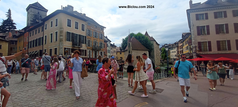 Sur-Tourisme-Annecy-Pont-Perriere-juillet-2024