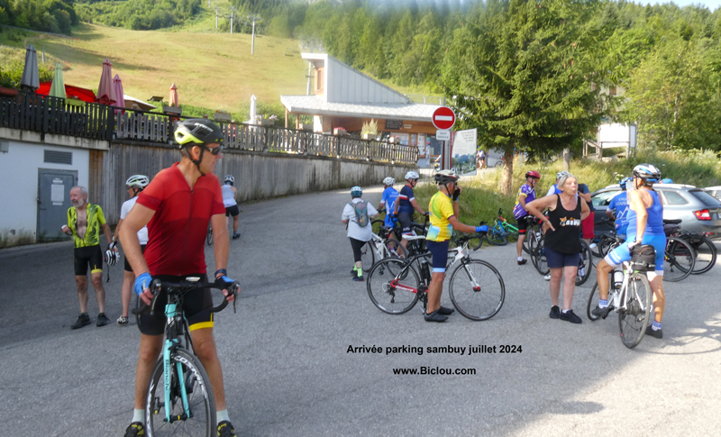 cyclos-sur-parking-station-sambuy-seythenex-2024