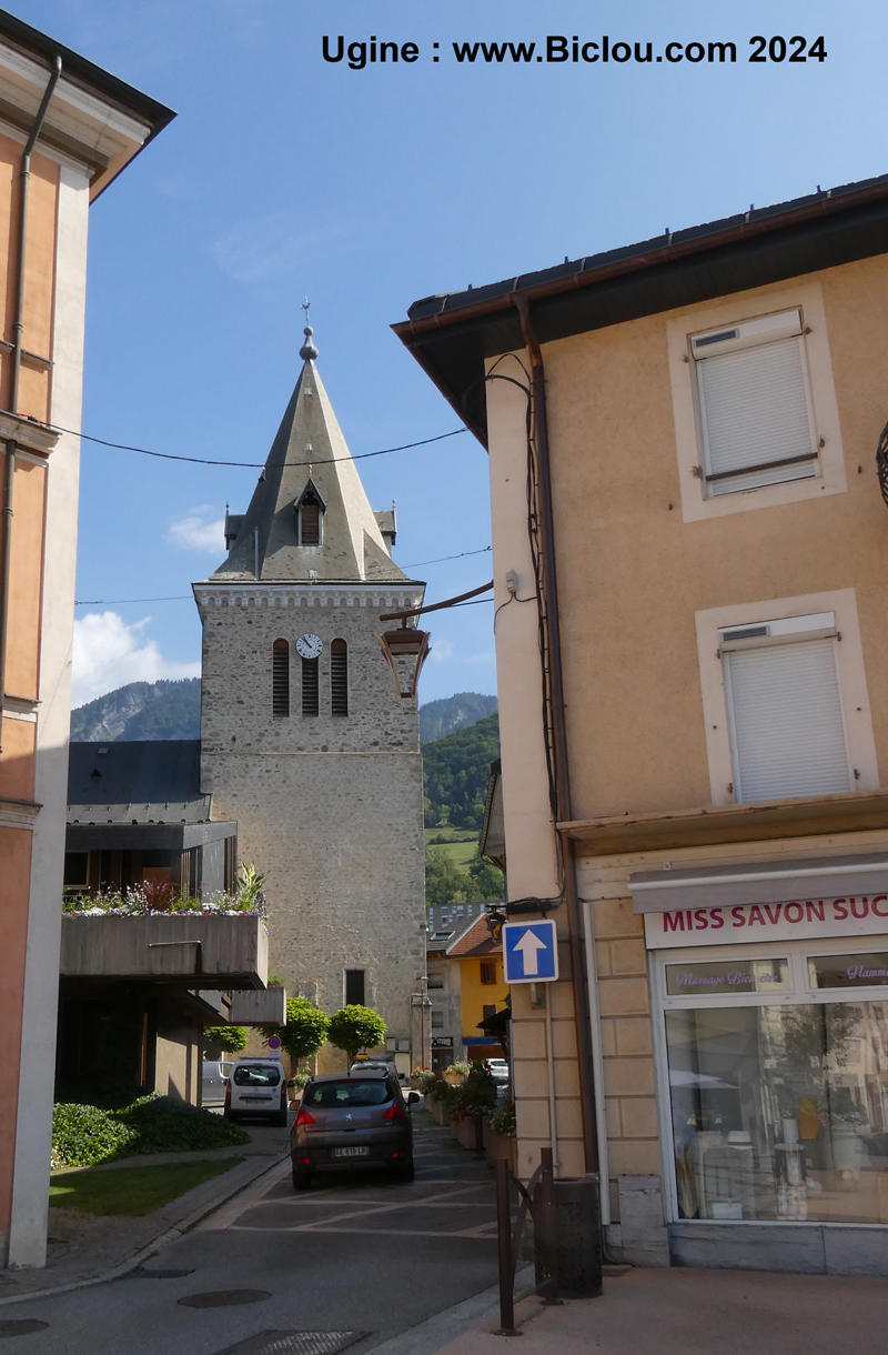 Ugine-place-eglise
