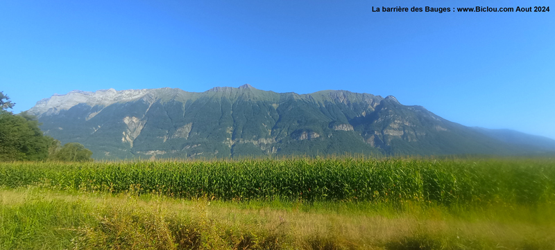 barriere-des-bauges-vue-de-gresy-combe-de-savoie
