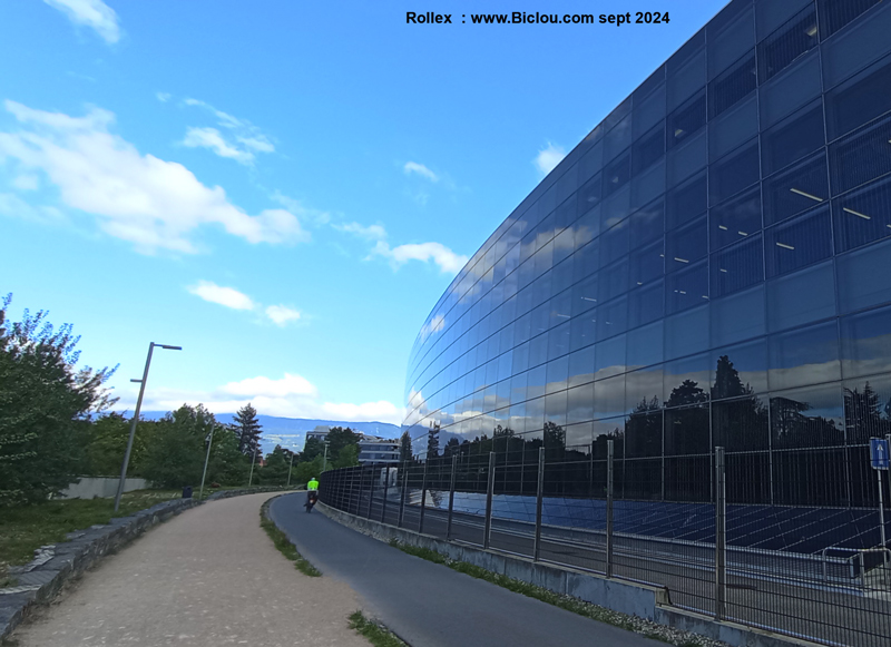 panneaux-solaires-verticaux-rollex-chene-bourg-Suisse-long-CEVA