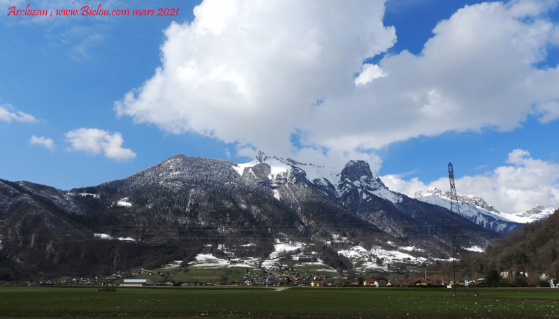 Arclozan-vu-de-la-plaine-de-Faverges