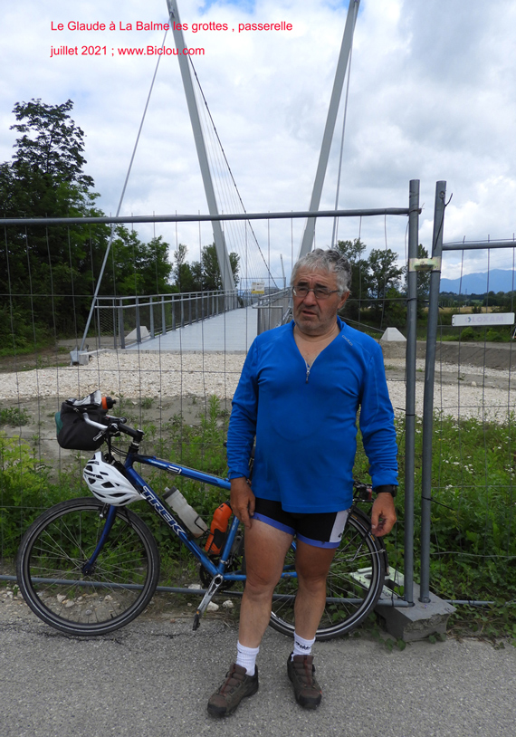 Le-Glaude-2021-devant-passerelle-La-Balme-les-Grottes-rhone
