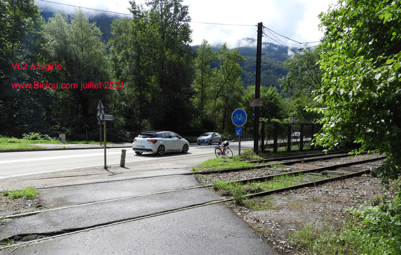 Veloroute-V-62-Passage-delicat-voie-ferree-Ugine
