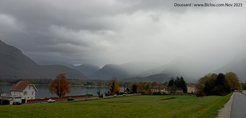 Pluie-nout-du-lac-piste-cyclabletitle=Pluie-nout-du-lac-piste-cyclable